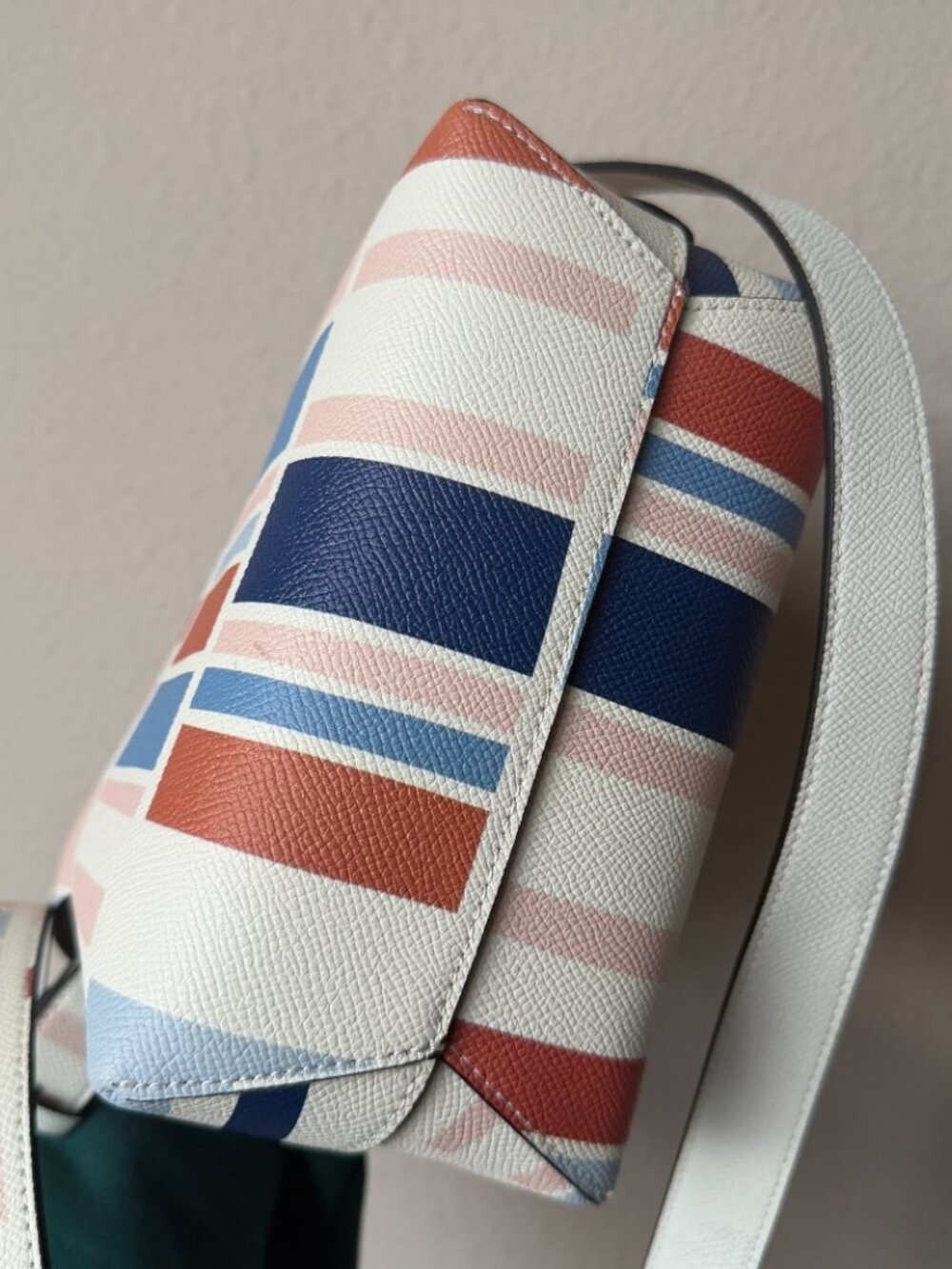 Pastel Geometric Structured Crossbody Bucket Bag — image 4 of 7